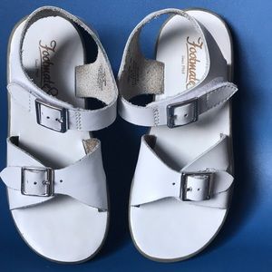 Footmates white sandals
